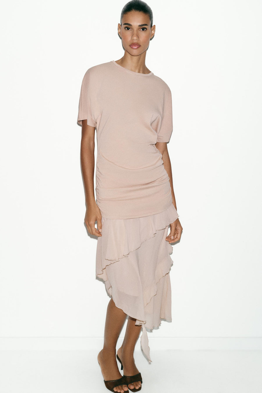 Robe contrastée à volants