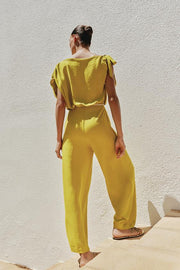 Combinaison à manche asymétrique avec ceinture