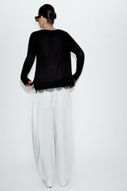 Pull en maille à détails en dentelle