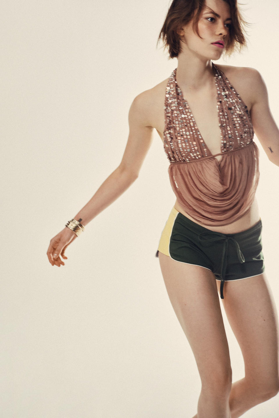 Top dos-nu à sequins