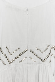 Robe en mousseline à clous à volants