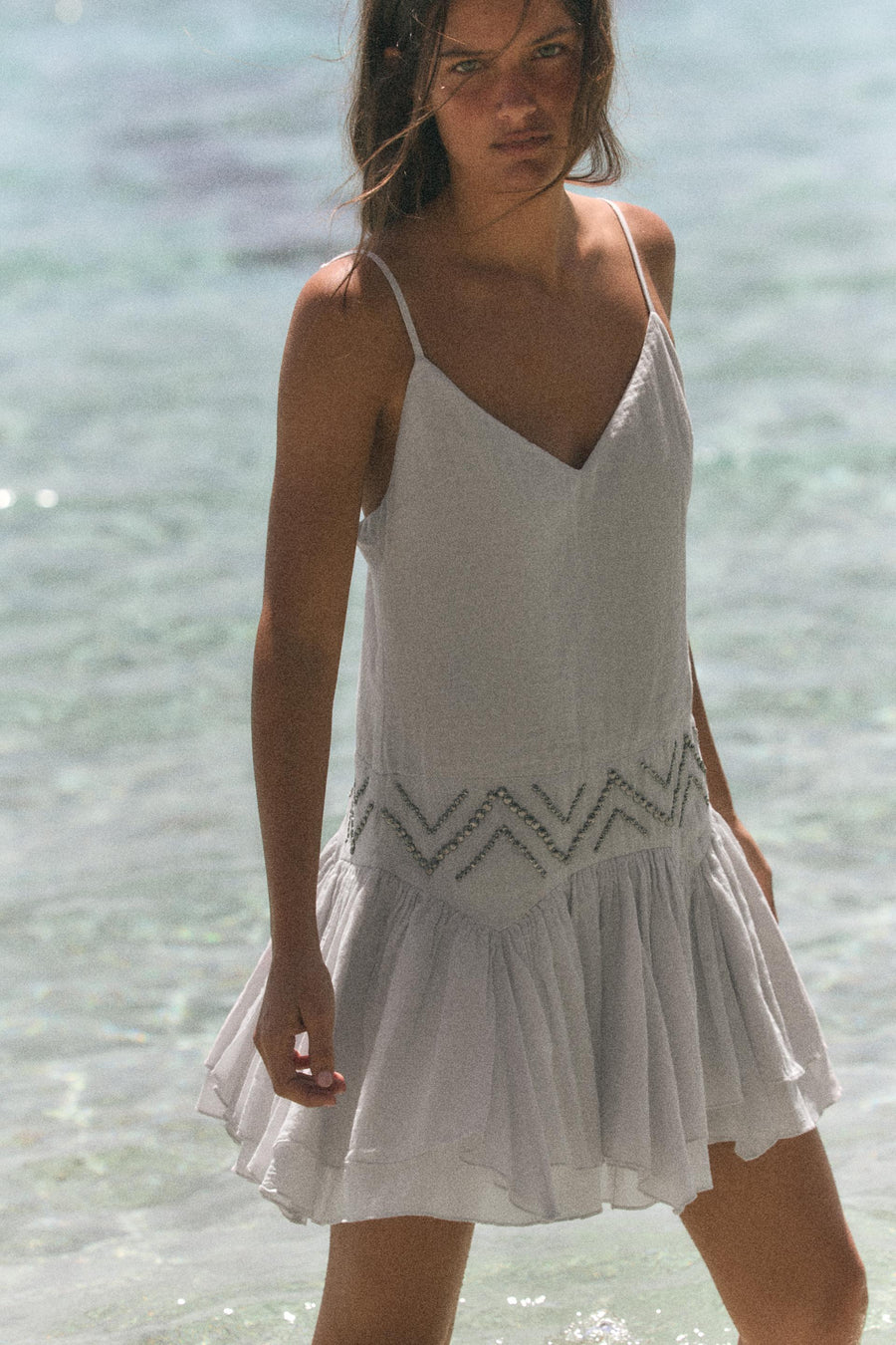 Robe en mousseline à clous à volants