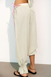 Pantalon bouffant à rayures et liens noués