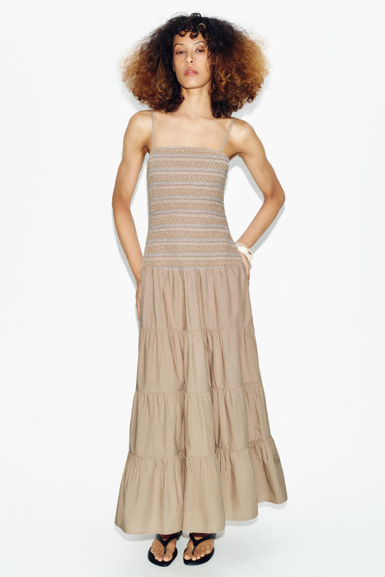 Robe midi smockée et brodée