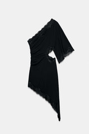 Robe à découpes en dentelle