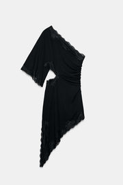 Robe à découpes en dentelle