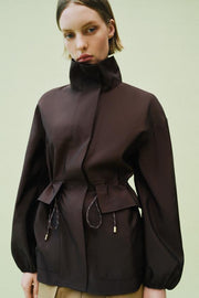 Veste à col montant taille réglable