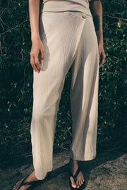 Pantalon croisé texturé