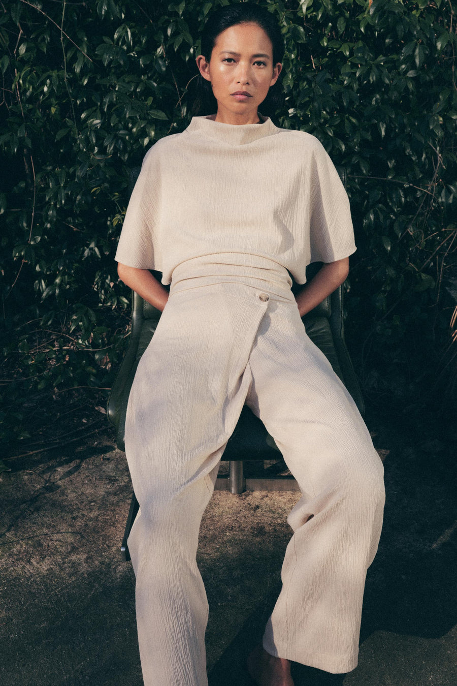 Pantalon croisé texturé