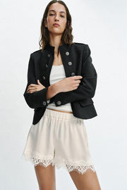 Short satiné en dentelle