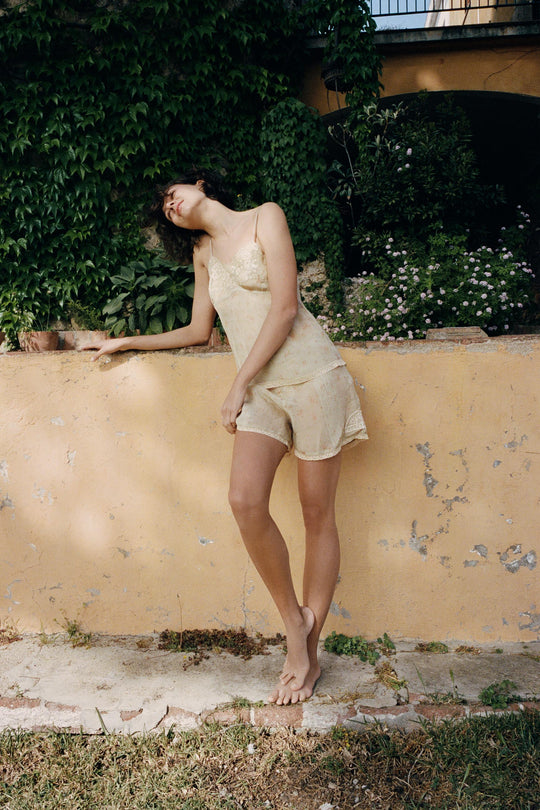 Short en organza imprimé et brodé