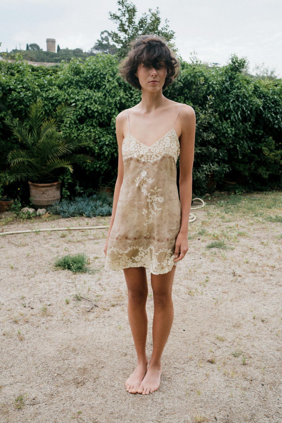 Robe en organza imprimée et brodée