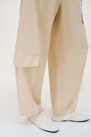 Pantalon coupe barrel contrasté