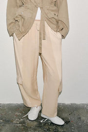 Pantalon coupe barrel contrasté