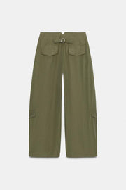 Pantalon à pinces avec passant au dos