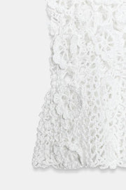 Top en maille crochetée à fleurs