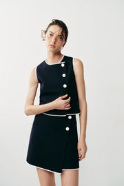 Top en maille à boutons contrastés