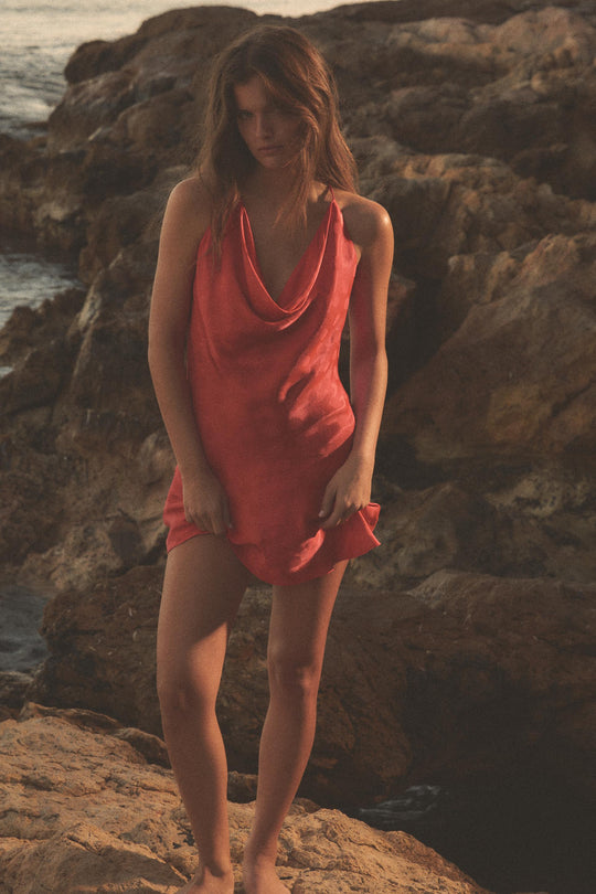 Robe satinée à pois
