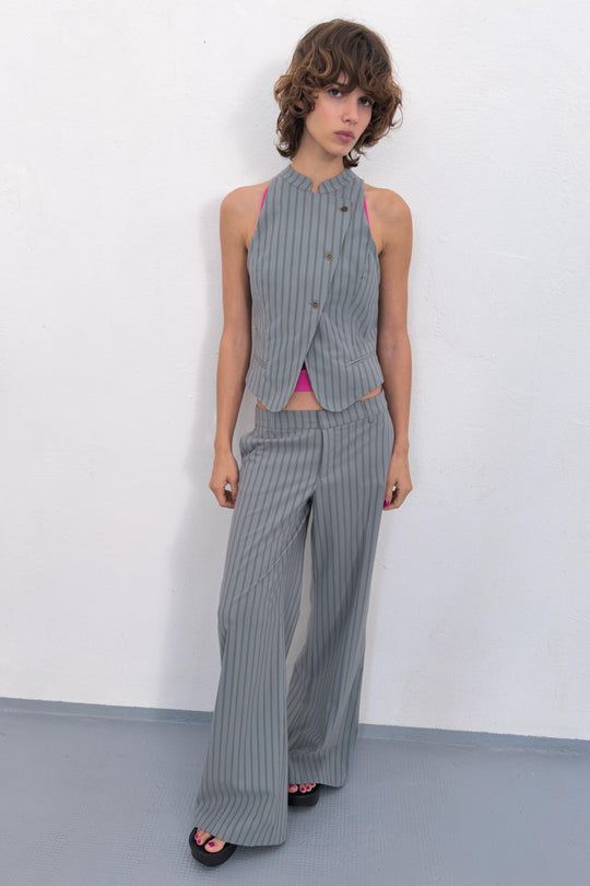 Pantalon évasé à fines rayures
