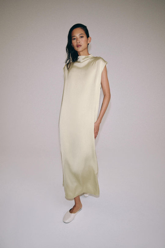 Robe satinée à brandebourgs ZW Collection