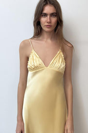 Robe midi satinée à fronces
