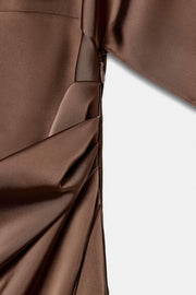 Robe midi satinée effet cape