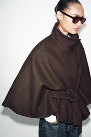 Manteau court cape en laine avec ceinture