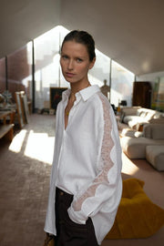 Chemise oversize en lin et dentelle