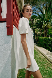 Robe courte à manches bouffantes