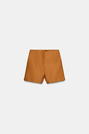 Short en lin à bouton recouvert