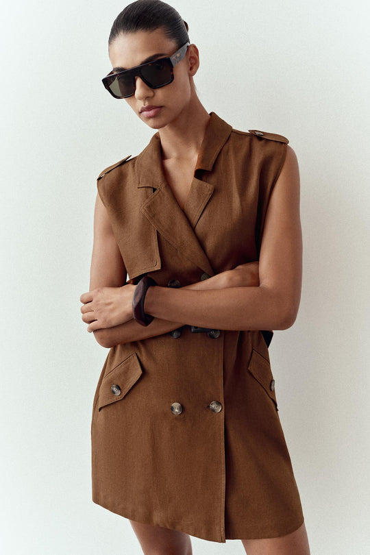 Robe courte en lin avec ceinture