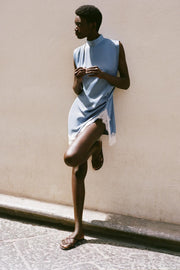 Robe satinée en dentelle