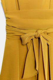 Robe courte à lien noué et épaulettes