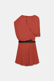 Robe courte asymétrique avec ceinture