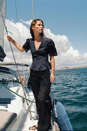 Top peplum à brandebourgs