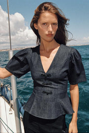 Top peplum à brandebourgs