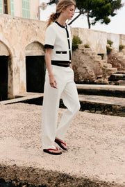 Pantalon droit à taille contrastée