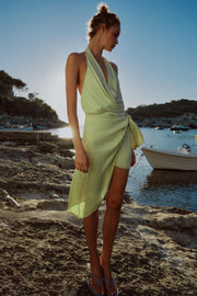 Robe asymétrique satinée avec nœud