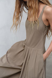 Combinaison en nylon à plis