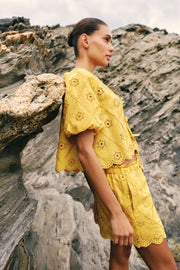Top à broderies ajourées