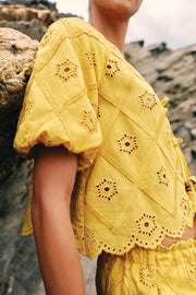 Top à broderies ajourées