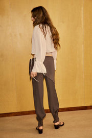 Pantalon texturé effet foulard