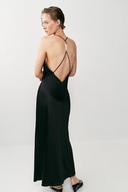 Robe satinée à détail métallique au dos