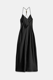 Robe satinée à détail métallique au dos