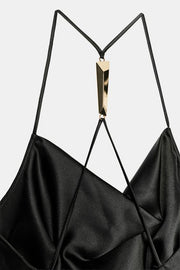 Robe satinée à détail métallique au dos