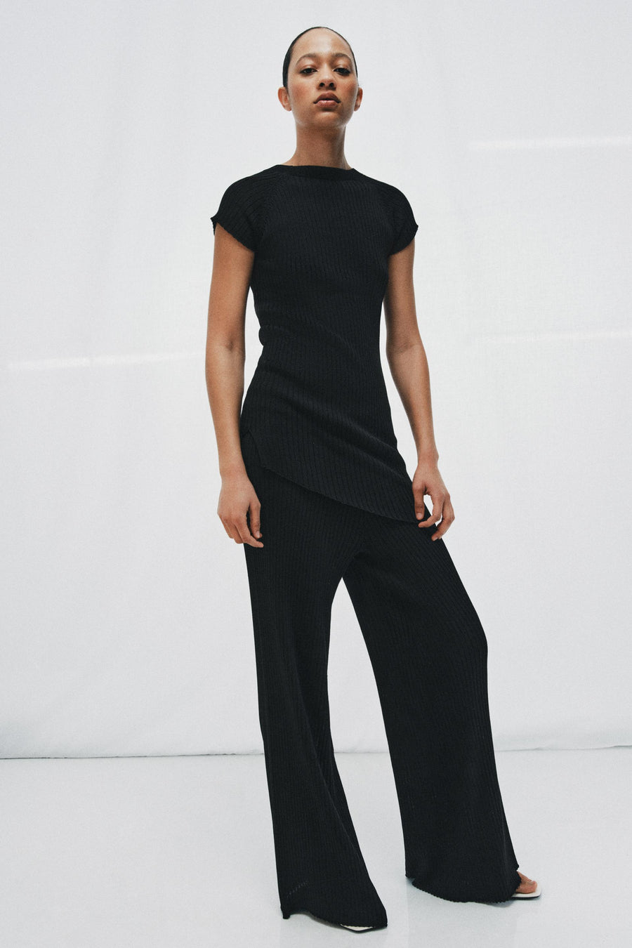 Top côtelé en maille asymétrique