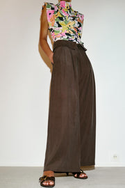 Pantalon à pinces et taille rabattue