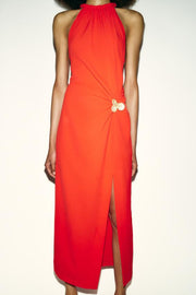 Robe midi dos-nu à détail métallique