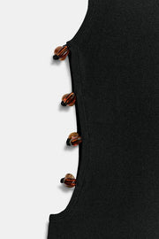 Robe courte en maille à fentes et perles
