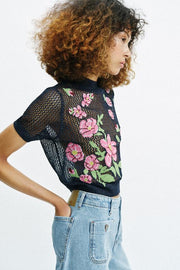 Top en maille à fleurs brodées